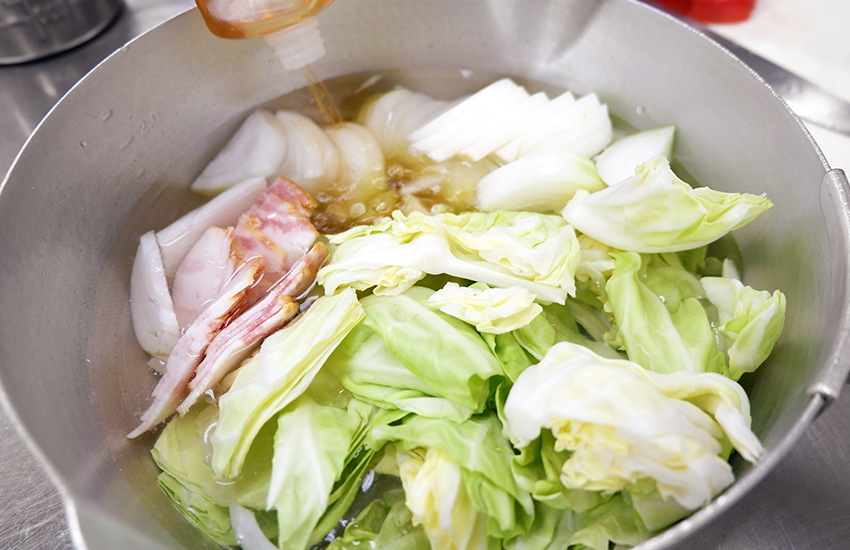 豚竜田揚げと夏野菜、たっぷり野菜の白だしスープ