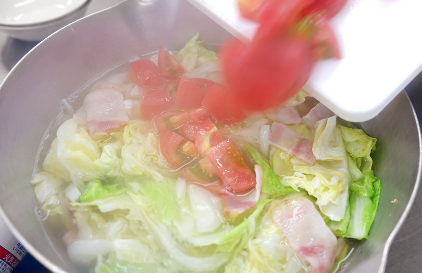 豚竜田揚げと夏野菜、たっぷり野菜の白だしスープ