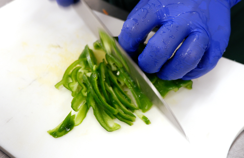 伊豆沼豚肩ロースの南蛮漬けと彩り野菜のカレー炒め